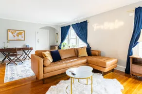 Bright & Modern, huge primary bedroom Lakewood Apt - Image 3