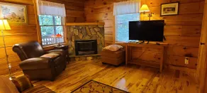 Roomy Retreat for Families, Friends & Pets - Image 4