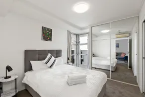 Elegant 2BR/2BA Home with Balcony & Free Parking - Image 3