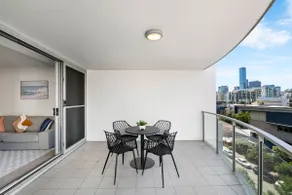 Elegant 2BR/2BA Home with Balcony & Free Parking - Image 5