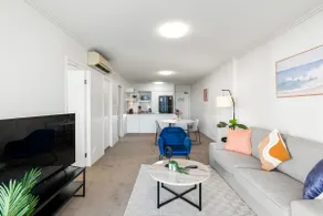 Elegant 2BR/2BA Home with Balcony & Free Parking - Image 2