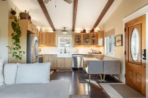 Rustic-luxury cabin | Starry nights & deck hangs - Image 3