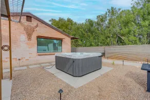 The Hidden Gem-5 mins to U of A with Hot Tub - Image 3