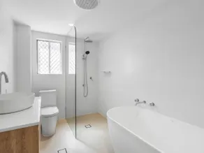 Seaside Holiday Apartment - Image 5
