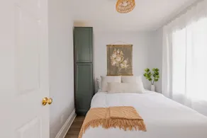 Luxury Suite | Custom Home For 5 - Image 4