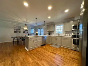 Charming and Cozy Home Away Close to Downtown - Image 5