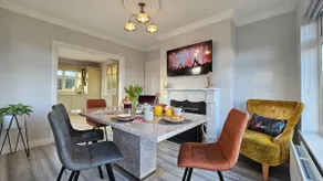 Gated Garden Cottage, Walk to Town - Image 3