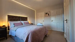 Gated Garden Cottage, Walk to Town - Image 5