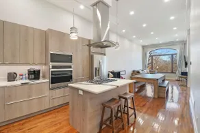 Luxury Home - 2 Bedroom Apartment | Waukegan - Image 3