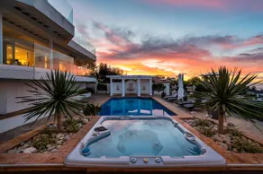 Family Focused- Luxury- Pool -15 person dining - Image 2