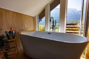 The Bear House 2 | Panoramic Indoor Jacuzzi - Image 3