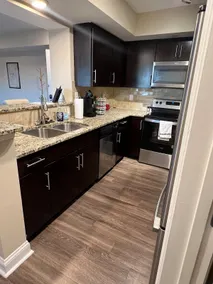 Spacious 2 Bedroom/2 Bathroom in Uptown w/Balcony - Image 2