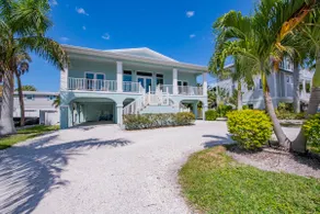 Pine Avenue next door!~Heated pool~Steps to Beach - Image 2
