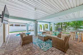 Pine Avenue next door!~Heated pool~Steps to Beach - Image 4