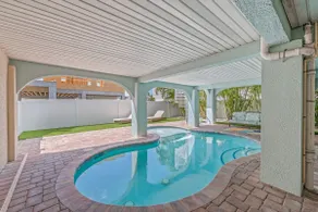 Pine Avenue next door!~Heated pool~Steps to Beach - Image 3