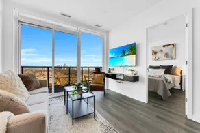 Stunning T.O. Views|Gym|Sauna|50” TV|Pool|Parking - Image 4