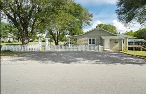 Neighborhood Home Close to Town - Image 3