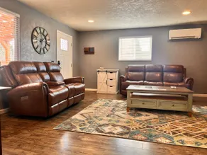 Charming Millhouse w/ hot tub close to everything - Image 3