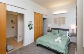 Downtown Dream 2br w/ City Views 2 blocks to Court - Image 5