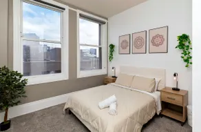 Downtown Dream 2br w/ City Views 2 blocks to Court - Image 3