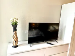 Studio with balcony and Netflix - Image 5