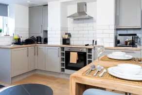 Popular Two Bed Apt in Leeds City - Image 4