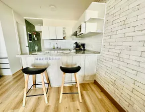 Skyline Loft 32 • Panoramic City View - Image 2