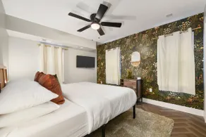 2 King Beds! Park Free! Great Walk Score! - Image 3