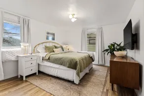 5 Star rating-Remodeled Cottage-Memory Foam Beds - Image 3