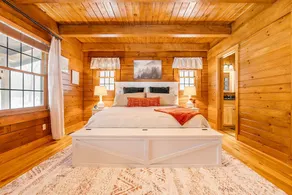 Log Home on 11 acres w/ Hot Tub - Image 5