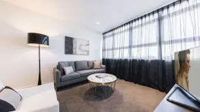 Executive 2B Apt with Free Parking & Free GYM - Image 2