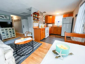Charlestown Beach Cottage - 2BR - Screened porch - Image 3