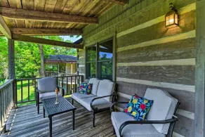 Cozy Roughriver Lakefront Cabin - Image 2