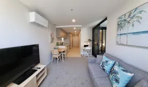 Designer Gem! Comfort with Style. - Image 4