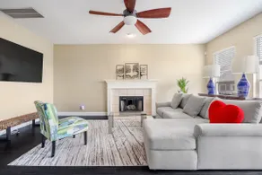 Cozy Urban Retreat - Image 3