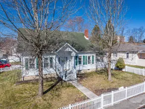 Cozy Home on Wiseman - Image 2
