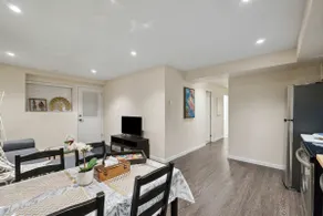 Charming 2-Bed Suite, Near White Rock - Image 3