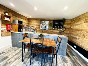 Beautiful & Peaceful Willow Inn - Image 4