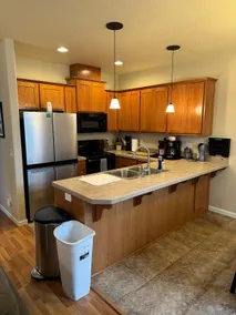 3 Bed Townhome for Longer Stays - Image 5