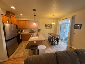 3 Bed Townhome for Longer Stays - Image 4