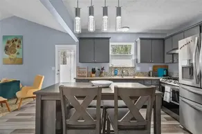 SALE Cozy & Modern: Perfect for Families & Couples - Image 2