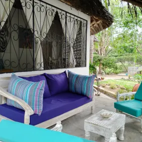 cozy one bedroom cottage with shared pool - Image 2