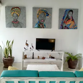 cozy one bedroom cottage with shared pool - Image 4