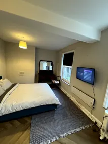 Flat in Salisbury City Central - Image 4