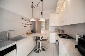 Large apartment near the sea with parking - Image 4
