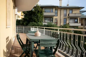 Large apartment near the sea with parking - Image 3