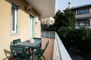 Large apartment near the sea with parking - Image 2