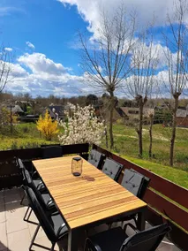 Sunny holiday home with large garden 2 km from the sea - Image 3