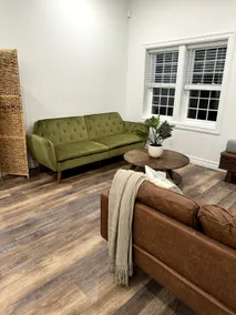 Modern Centrally Located Loft - Image 4