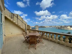 Penthouse w/ unique harbour view - Image 4
